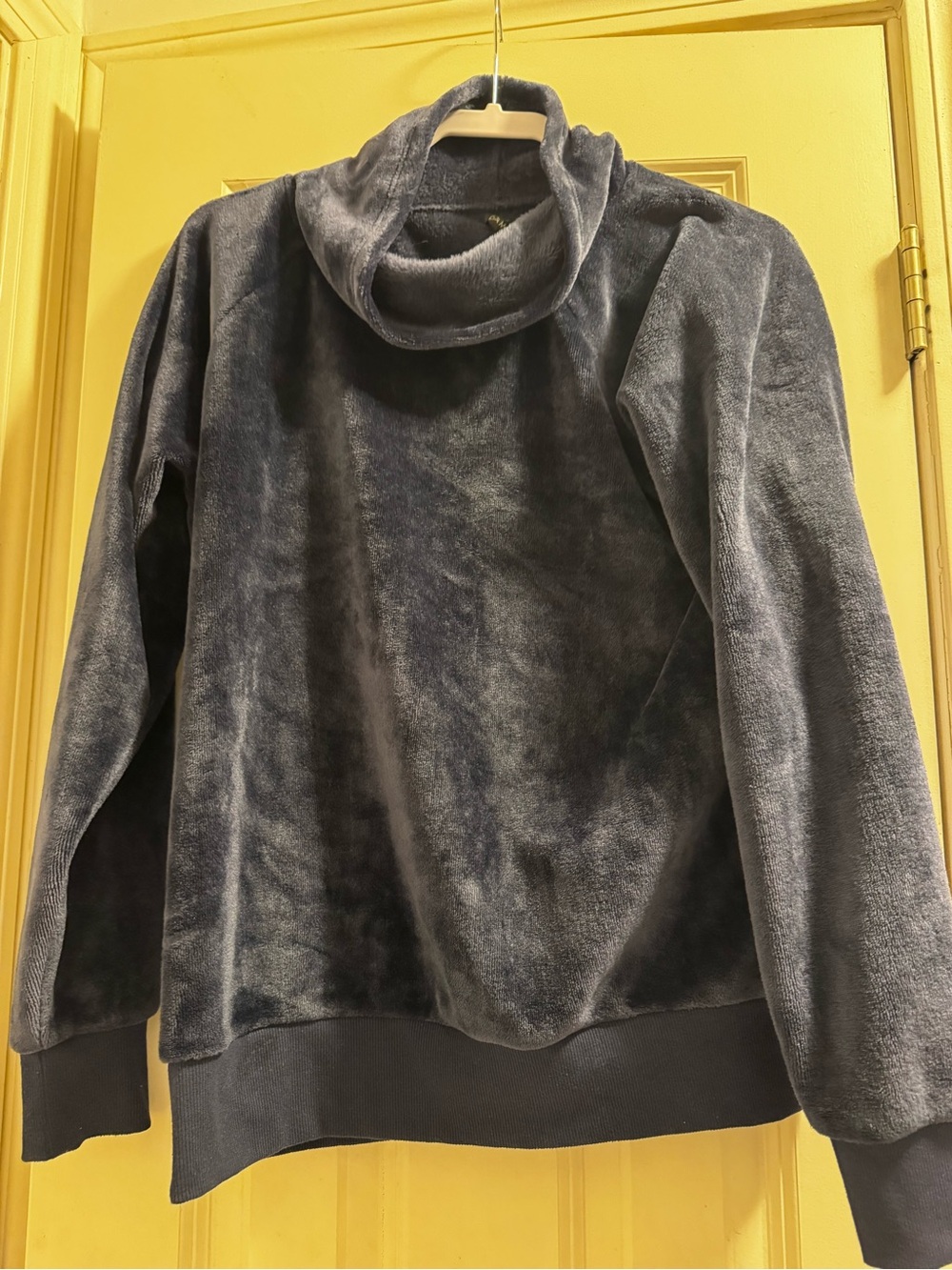 GAIAM Plush Pullover - Purple